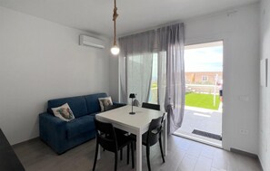 Dining - 1 bedroom gorgeous apartment in Isola Rossa (Isola Rossa)
