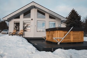Exterior - Shorebird Cottage with Hot Tub (Homer)