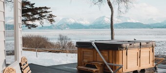 Shorebird Cottage with Hot Tub