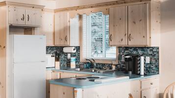 Fridge, stovetop, dishwasher, coffee/tea maker