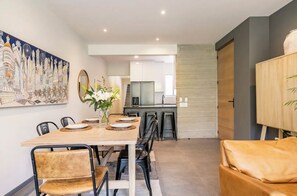 Deluxe Apartment | In-room dining - Local Co (Mexico City)