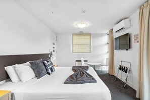 熨斗/熨衫板、Wi-Fi、床單