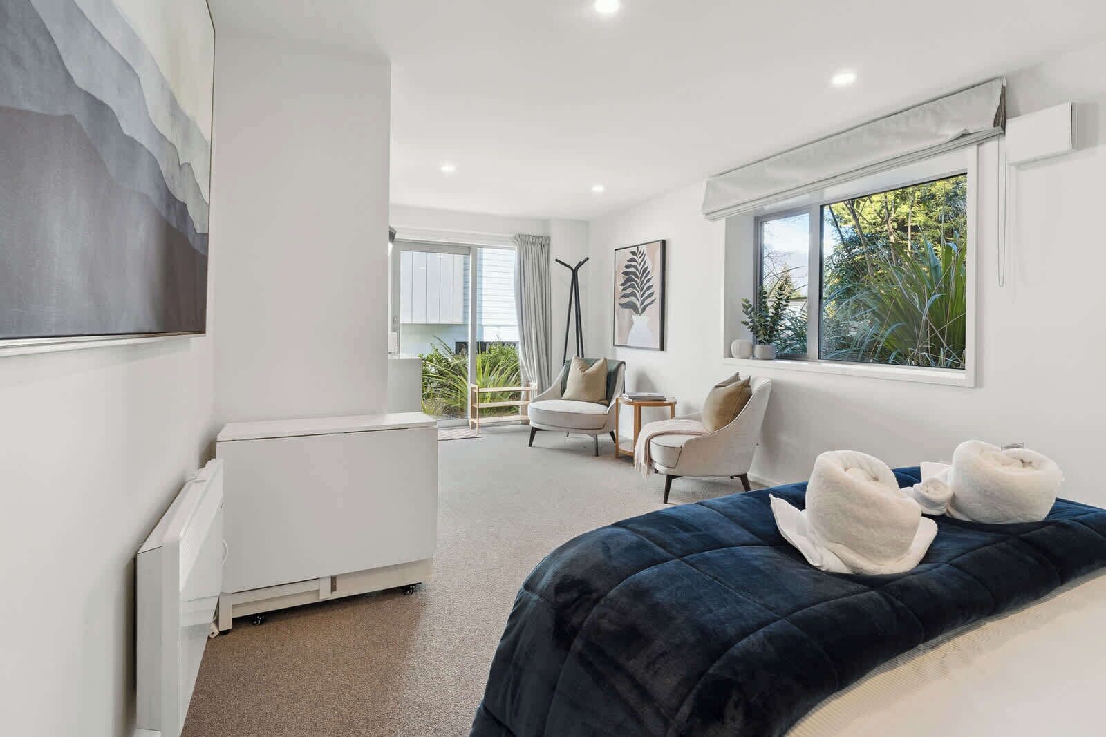 Travel cot, WiFi, bed sheets