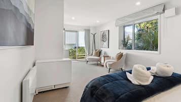 Travel cot, WiFi, bed sheets