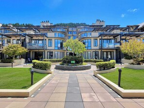 Exterior - Lakefront Central Studio, walk to town! (Queenstown)