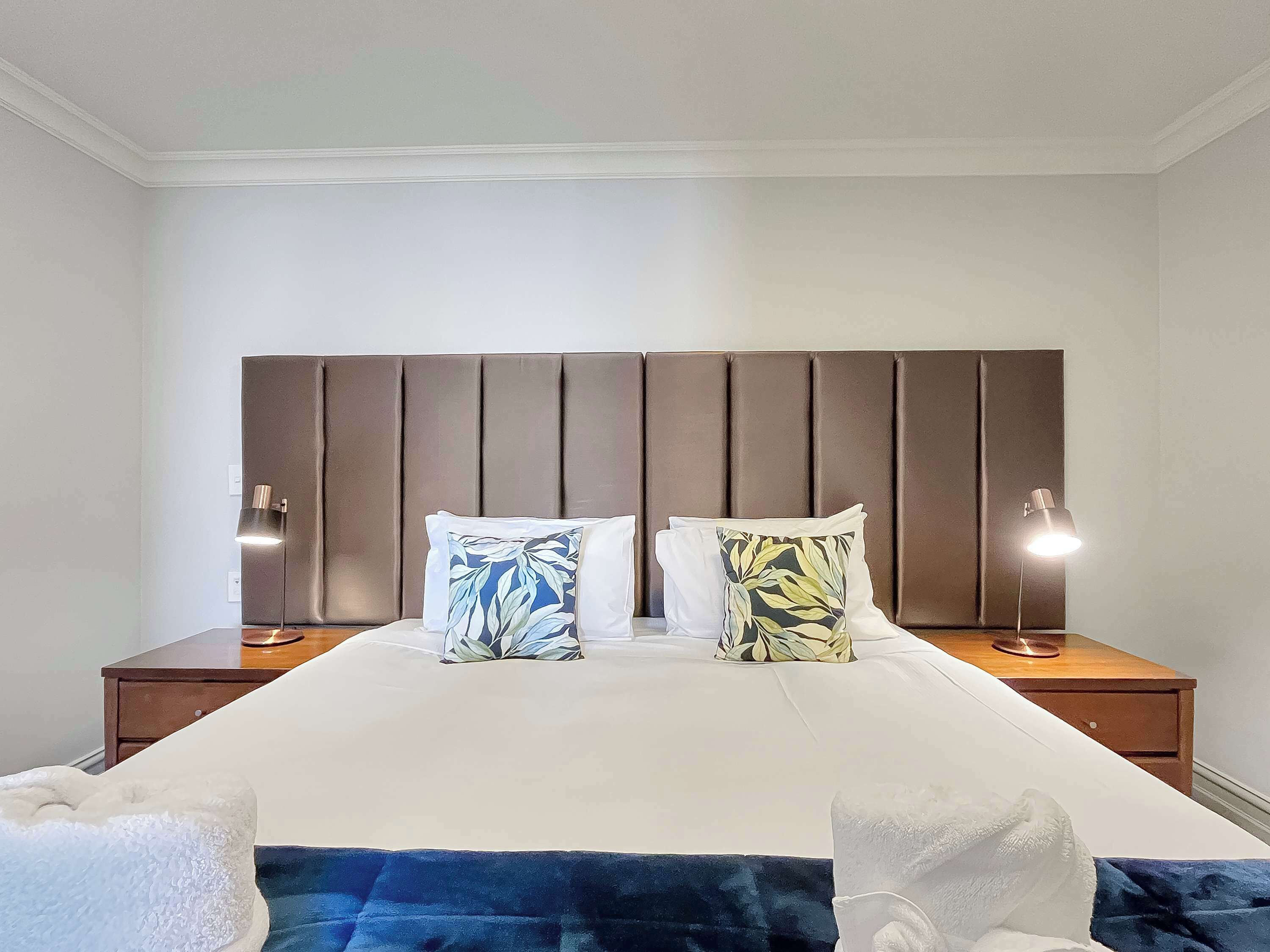 Travel crib, WiFi, bed sheets