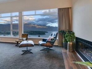 Interior - The Biggest & Best Views, 3 Bedrooms, Walk To Town (Queenstown)