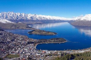 An aerial view of a town by a large lake with snow-capped mountains in the background. - The Biggest & Best Views, 3 Bedrooms, Walk To Town (Queenstown)