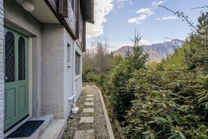 المنطقة المحيطة بالمنشأة