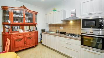 Kühlschrank, Herdplatte, Geschirrspüler