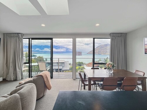 Quiet Home with Stunning Lake & Mountain Views