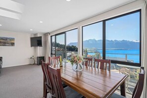 Dining - Quiet Home with Stunning Lake & Mountain Views (Queenstown)