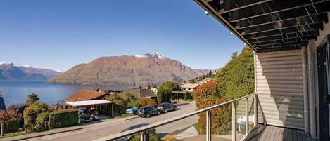 A residential area with a view of a mountain and a lake.