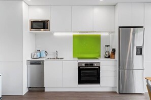 Fridge, microwave, oven, stovetop - Beauty 2 Bedroom, 2 Bath, Walk To Town, Views! (Queenstown)