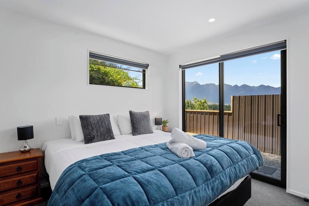 Iron/ironing board, travel crib, WiFi, bed sheets