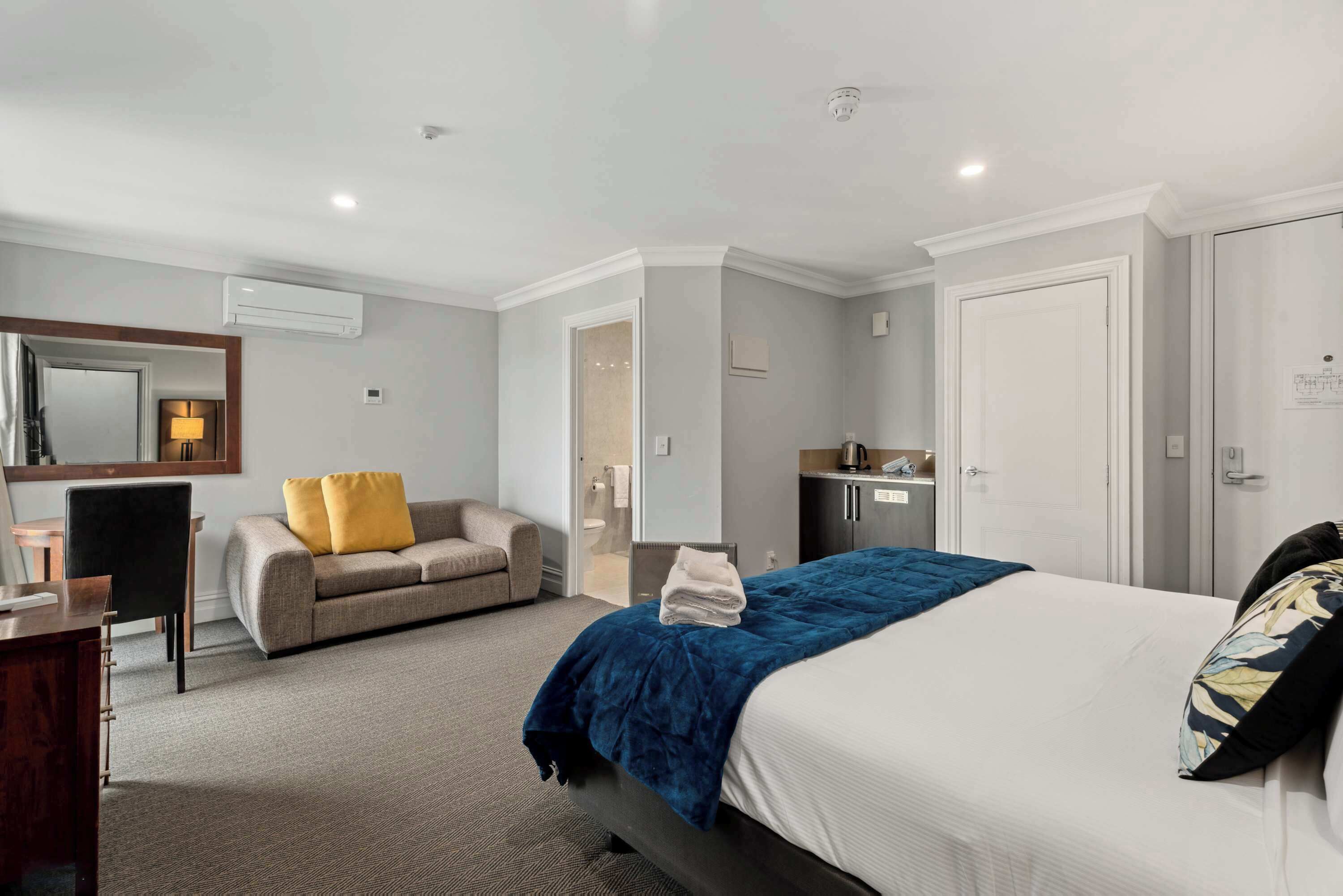 1 bedroom, travel cot, WiFi, bed sheets