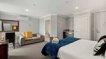 1 bedroom, travel cot, WiFi, bed sheets