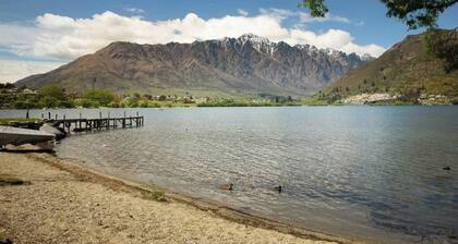 Waterfront Queenstown Studio, Peaceful Stay