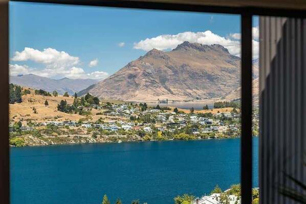 Interior - Magical views, Perfect place to stay! (Queenstown)
