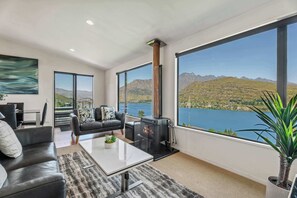 TV, fireplace - Magical views, Perfect place to stay! (Queenstown)