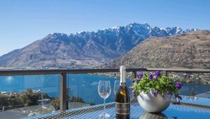 Outdoor dining - Magical views, Perfect place to stay! (Queenstown)