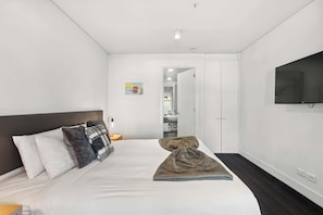 2 habitaciones, tabla de planchar con plancha, wifi y ropa de cama 