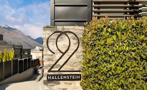 Exterior detail - Hallenstein Street Retreat, 3Bedroom Queenstown Home (Queenstown)