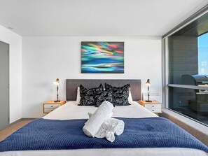 3 bedrooms, iron/ironing board, WiFi, bed sheets - Hallenstein Street Retreat, 3Bedroom Queenstown Home (Queenstown)