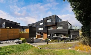 Exterior - Hallenstein Street Retreat, 3Bedroom Queenstown Home (Queenstown)