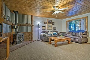 Smart TV - The Residence on Main - An apartment all to yourself in Uptown Pioche! (Pioche)