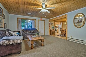 Smart TV - The Residence on Main - An apartment all to yourself in Uptown Pioche! (Pioche)