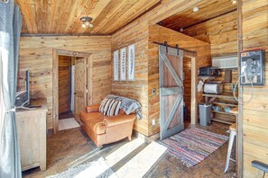 Smart TV - The Lion's Den - A cozy inn all to yourself right on Main Street! (Pioche)