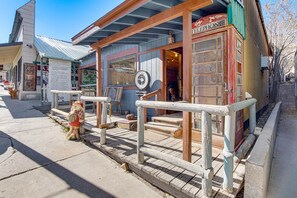 Exterior detail - The Lion's Den (Pioche)