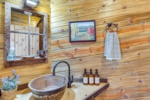 Dusche, Haartrockner, Seife, Shampoo