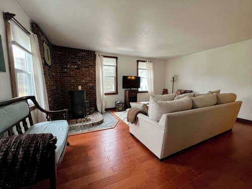 Charming 3-bedroom Ski house in Hancock 2.5 Miles from Jimmy Peak