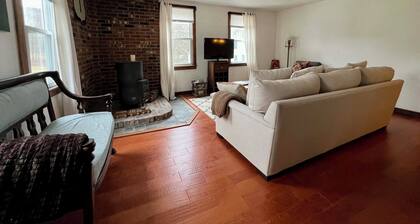 Charming 3-bedroom Ski house in Hancock 2.5 Miles from Jimmy Peak