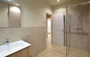 Shower, hair dryer - 2 bedroom lovely apartment in Premaor (Premaor)