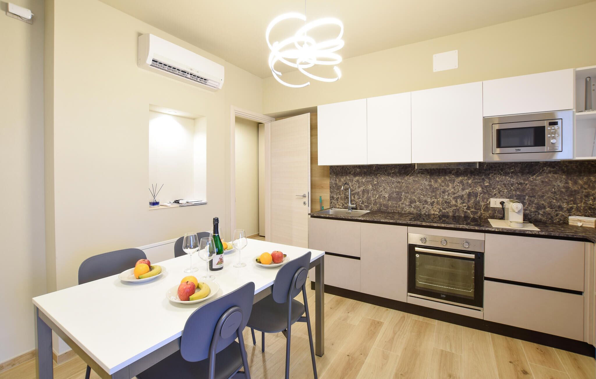 Coffee/tea maker, fridge, microwave, oven