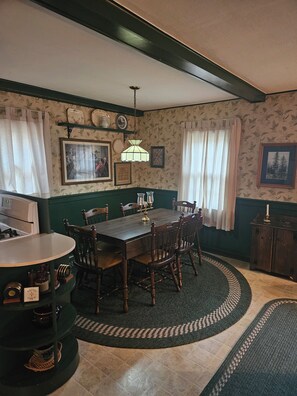 Dining - Cozy Crivitz Cabin on Snowmobile Trail (Crivitz)