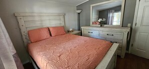 4 habitaciones, escritorio, tabla de planchar con plancha y wifi gratis 