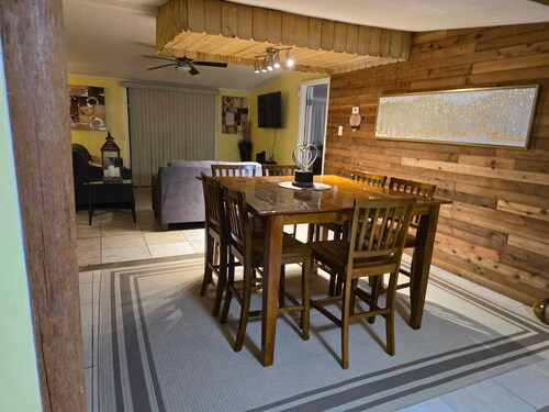 Spacious 4-bedroom mobile home 7 min away from WEC, minutes from Downtown & hits