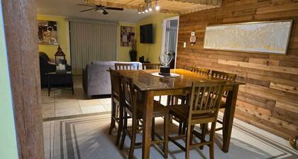 Spacious 4-bedroom mobile home 7 min away from WEC, minutes from Downtown & hits