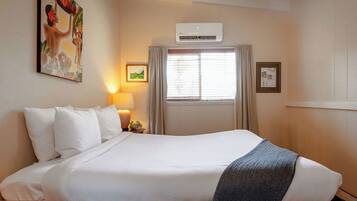 Iron/ironing board, internet, bed sheets