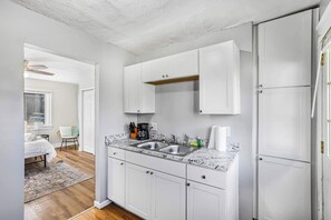 Interior - Cozy Studio Near OSU - Great Monthly Rates! (Columbus)
