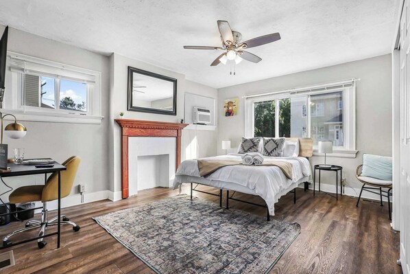 1 bedroom, desk, iron/ironing board, WiFi