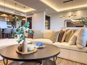 TV, stereo, offices - Alvar Luxury 3 BR + Golf & Beach & Private Hot Tub (Cabo San Lucas)