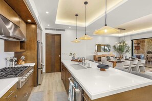 Fridge, microwave, oven, stovetop - Alvar Luxury 3 BR + Golf & Beach & Private Hot Tub (Cabo San Lucas)