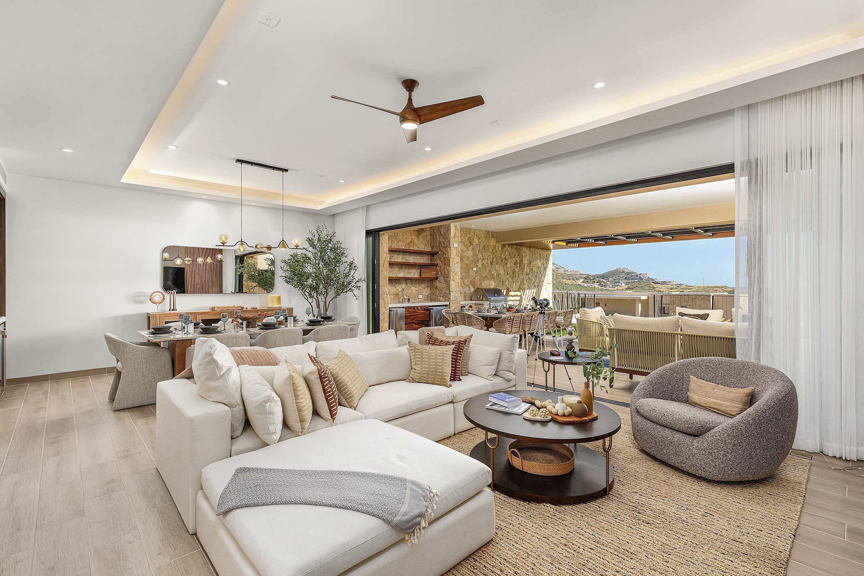 Een televisie, een stereo en een kantoor