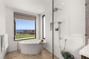 Doccia, asciugacapelli, asciugamani, shampoo