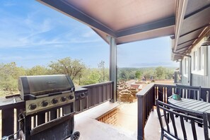 Outdoor dining - Buckthorn Beauty: Golf, Hike & More (Show Low)